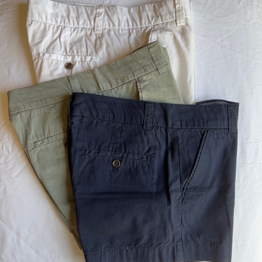 Uniqlo shorts size 2 in great condition!!